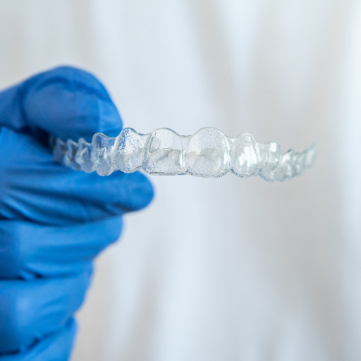 El Invisalign para tratar la sobremordida