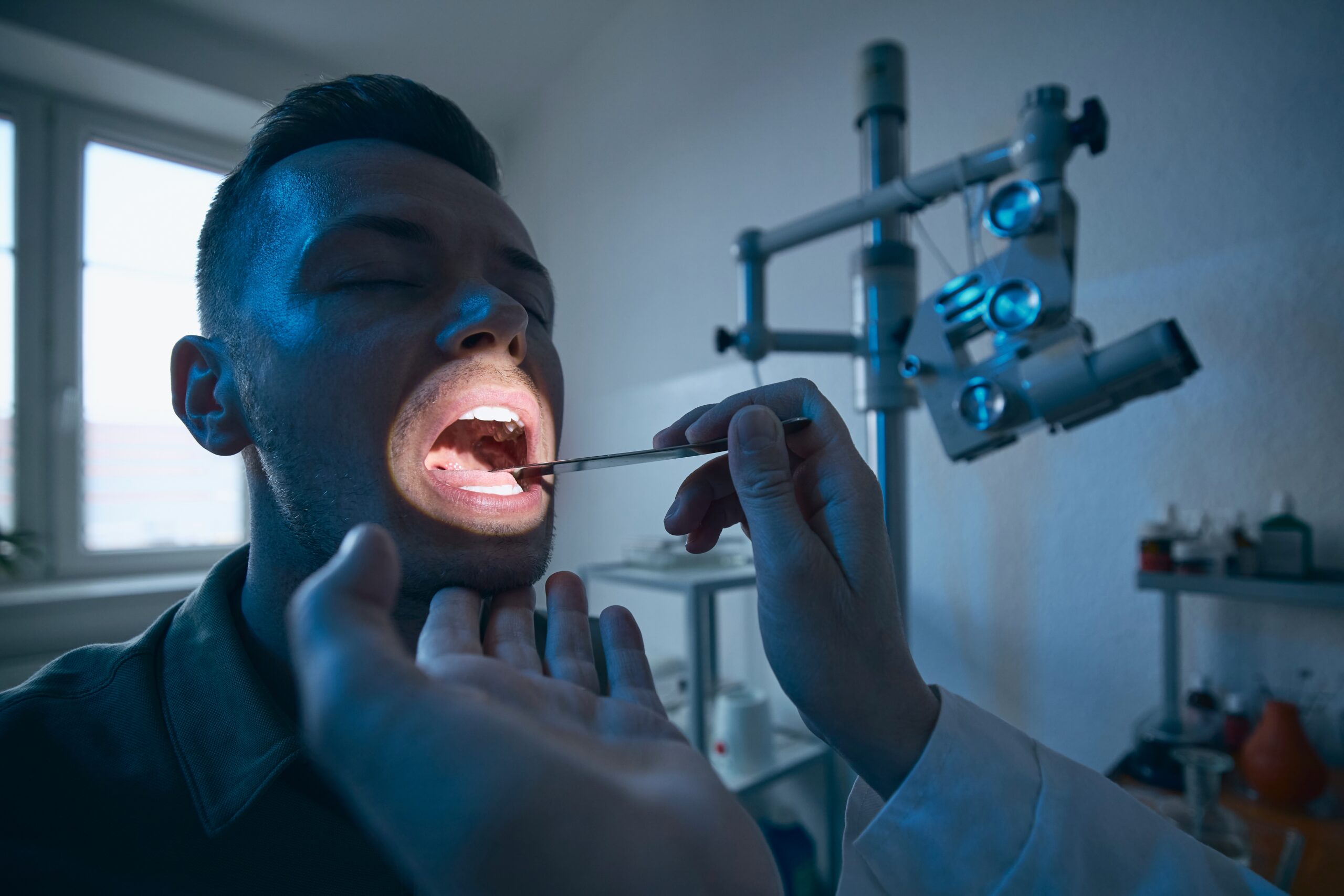 hombre en dentista